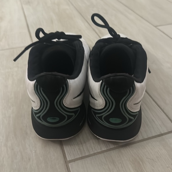 Nike Lebron XXI "Conchiolin" Basketball Shoes - Picture 4 of 7